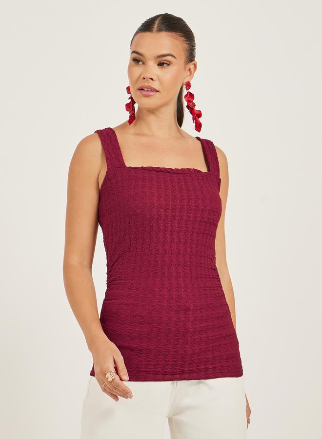 ستايلي توب ضيق بياقة مربعة وحمالات بنقوش بارزة - Image 3